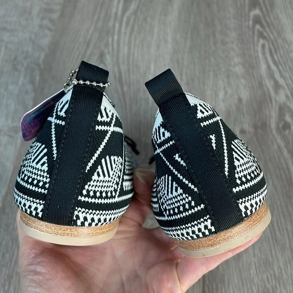 NWT Skechers Air Cooled Memory Foam Cleo Knit Skimmer Flats Black and Wh… - Picture 15 of 16